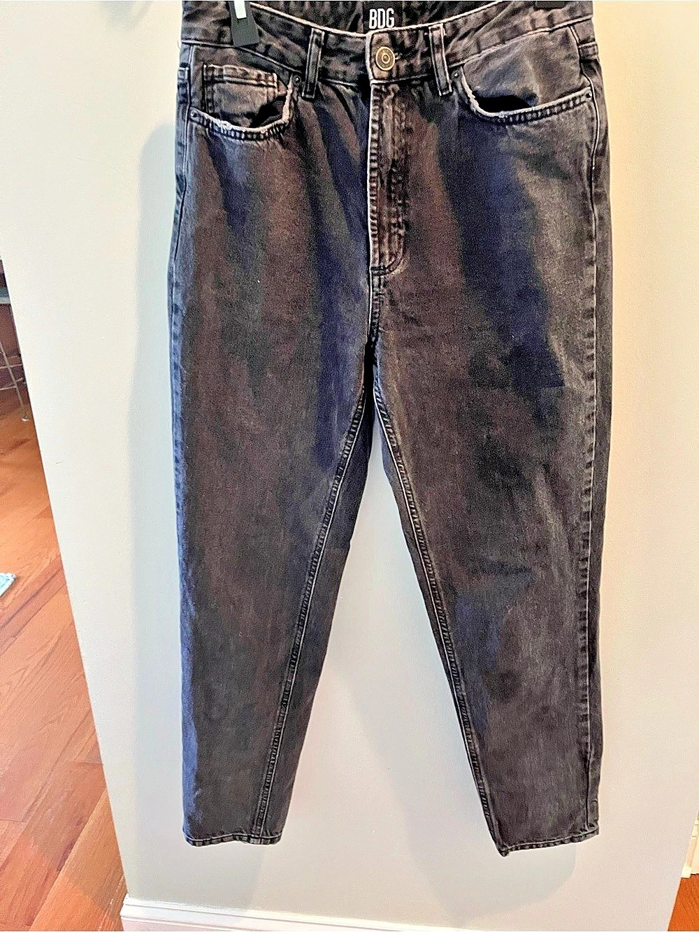 BDG Mom High-Rise Black Jeans Waist 28 Like New